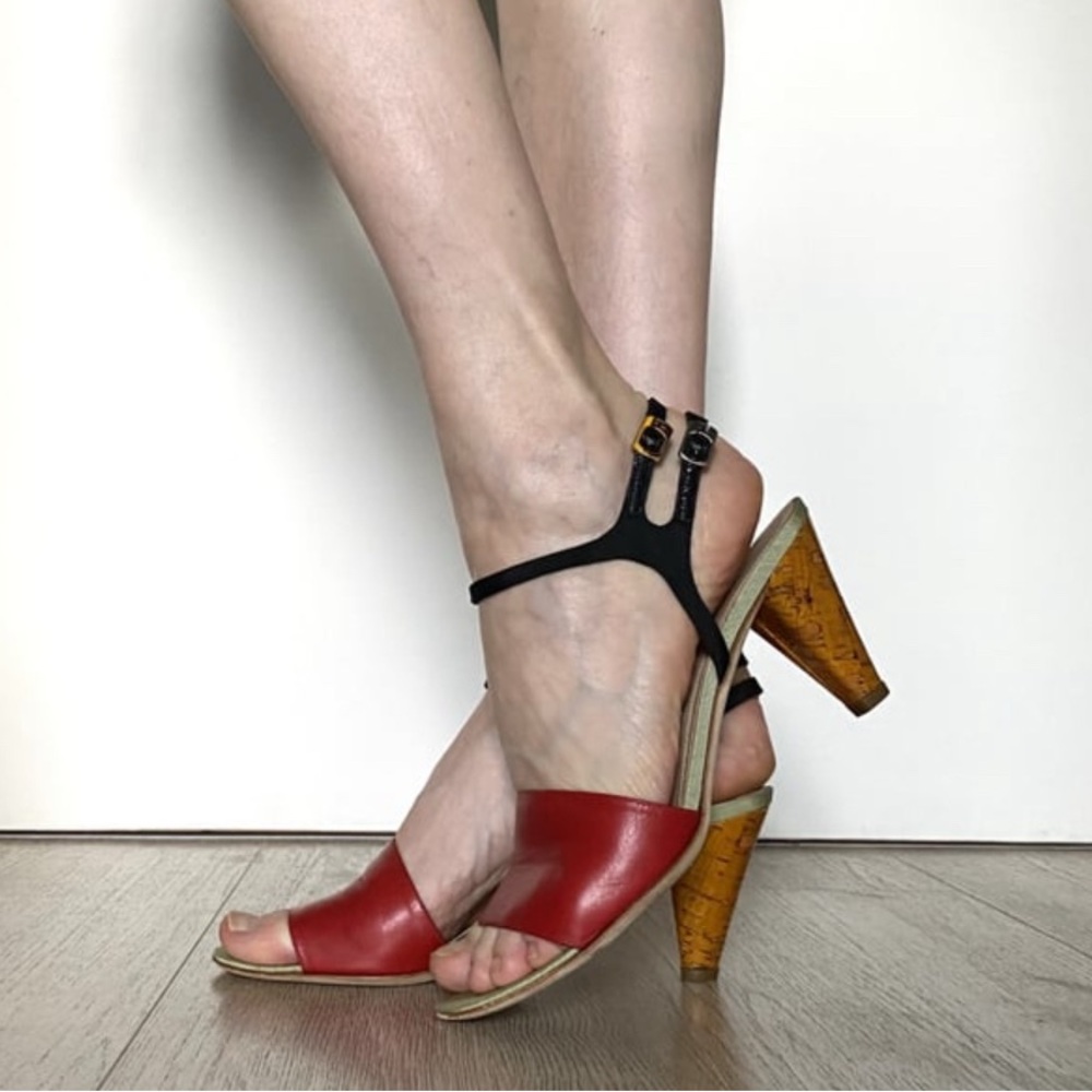 Fendi Women's Red and Black Sandals - Picture 10 of 11
